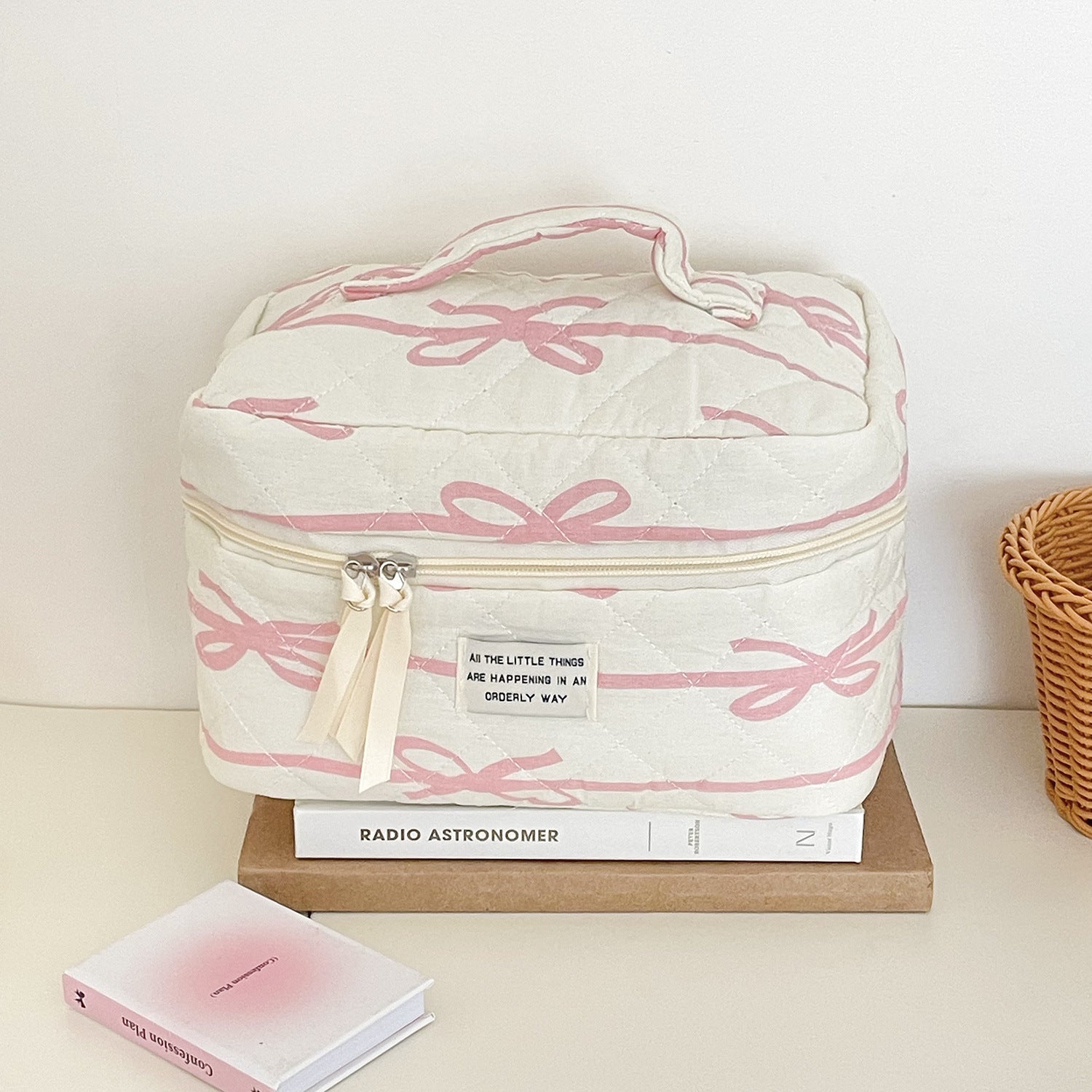 Stylish Horizontal Bow Cosmetic Bag – Floral Makeup Pouch, Travel Organizer & Retro Clutch for All