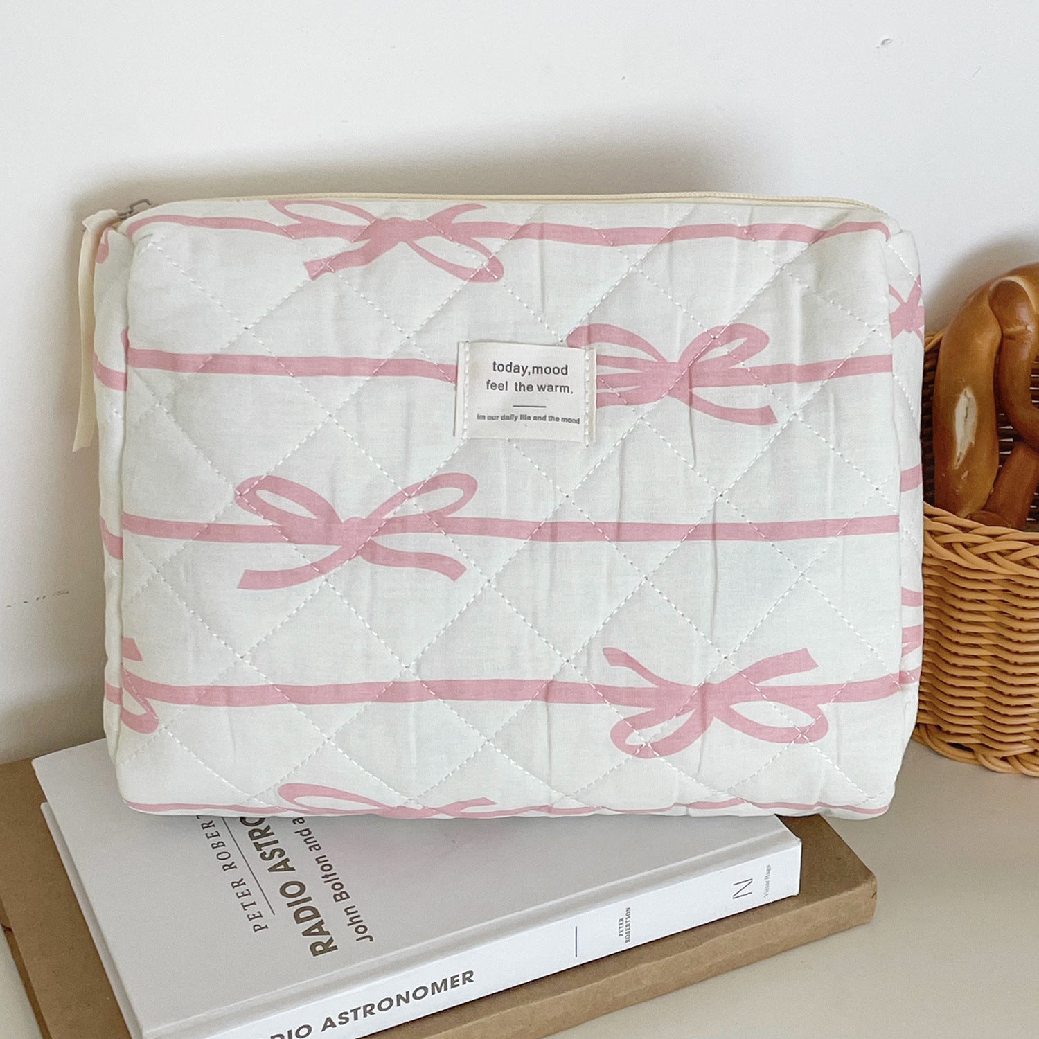 Stylish Horizontal Bow Cosmetic Bag – Floral Makeup Pouch, Travel Organizer & Retro Clutch for All